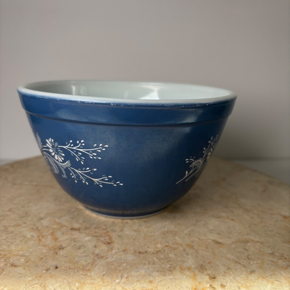 Pyrex Mixing Bowl 1.5 Pint Blue Colonial Mist 401 Vintage Floral Milk Glass - Picture 4 of 10